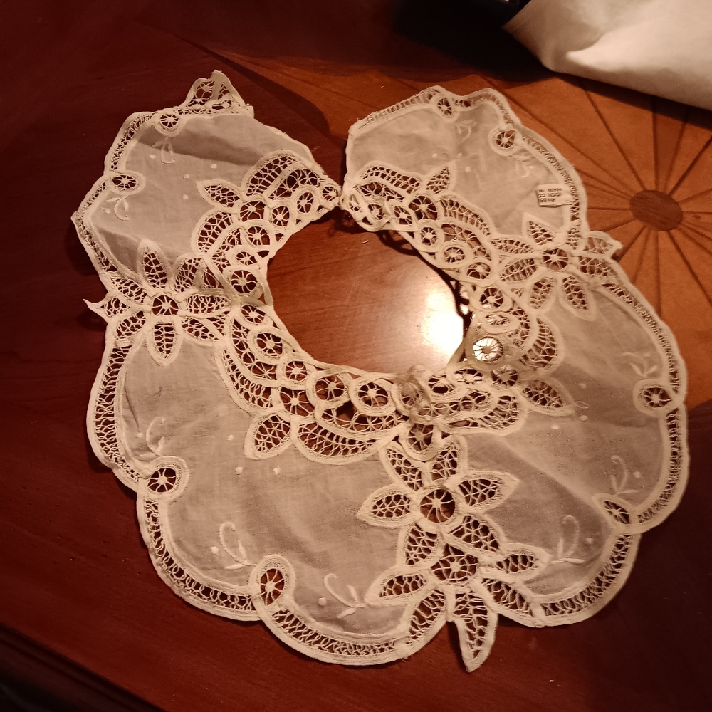 Vintage collar